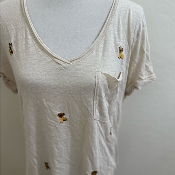 L41. Anthropologie t.la Cream Pug Print V-Neck Tee - Picture 3 of 3